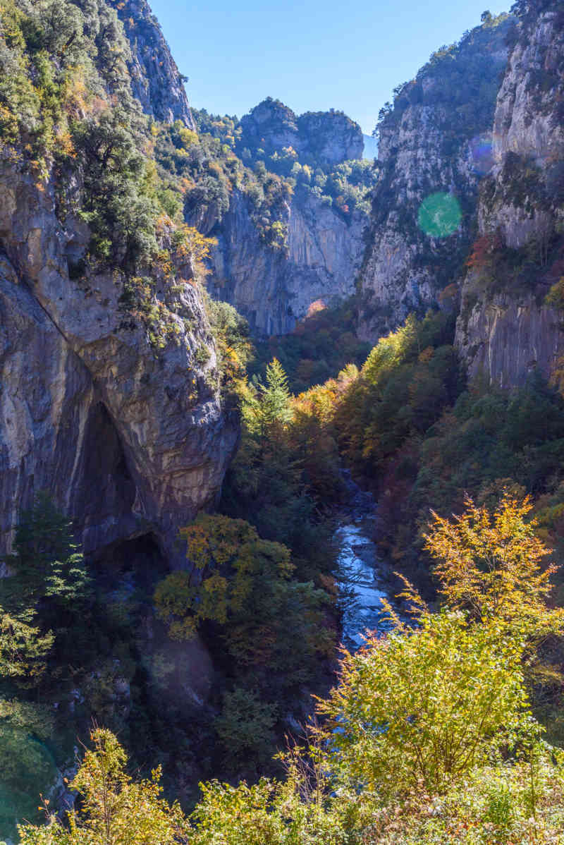 Huesca - parque nacional de Ordesa y Monte Perdido - valle de Escuaín 07 - garganta de Escuaín.jpg
